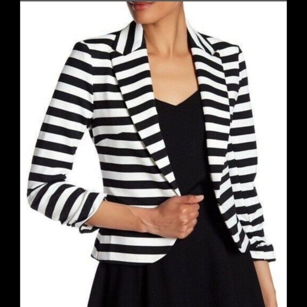 EUC Amanda + Chelsea Black & White Stripe Blazer